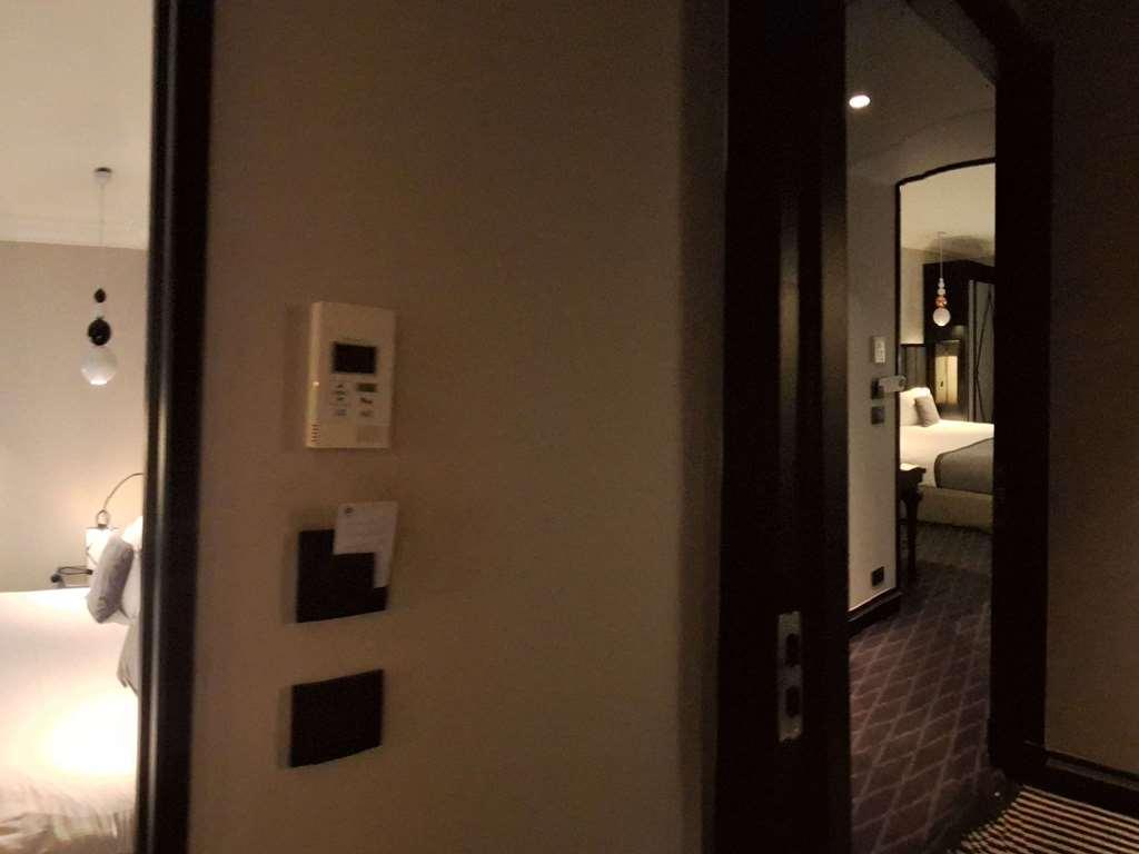 Mercure Paris Arc De Triomphe Wagram Room photo