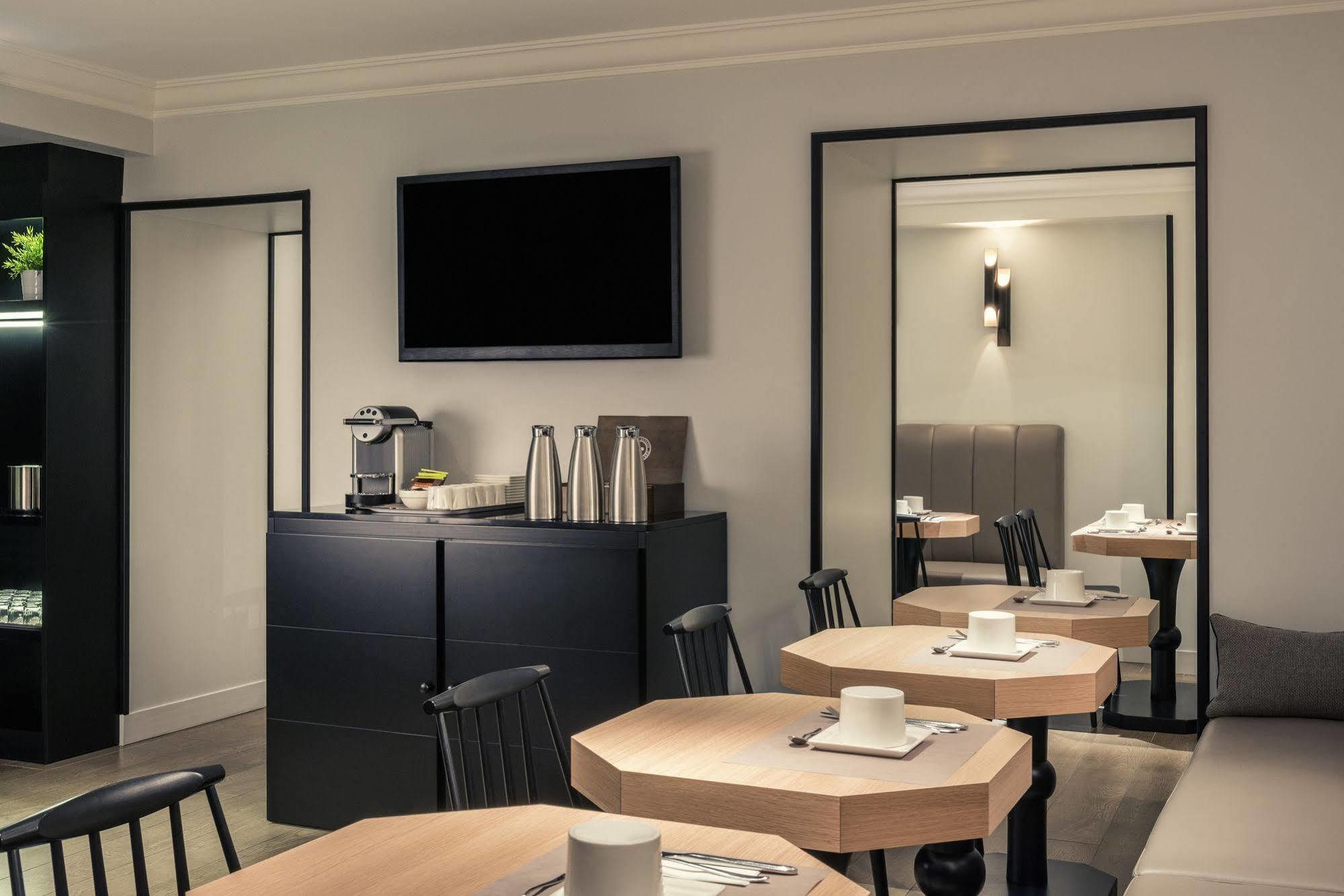 Mercure Paris Arc De Triomphe Wagram Exterior photo